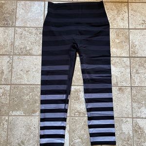 EUC K-DEER black gradient stripe mid-calf leggings